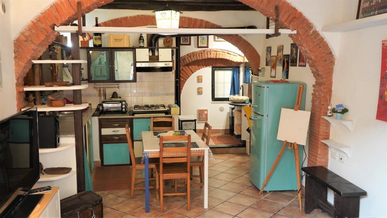 La Taverna Di Gianni Near The Beach Italy Riviera Savona Dış mekan fotoğraf